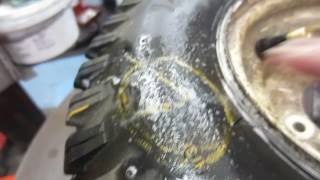 小さいタイヤのパンク。チューブレスタイプ　両面焼き付け　農業用収穫機バインダー　芝刈りカート　【東京都八王子市】