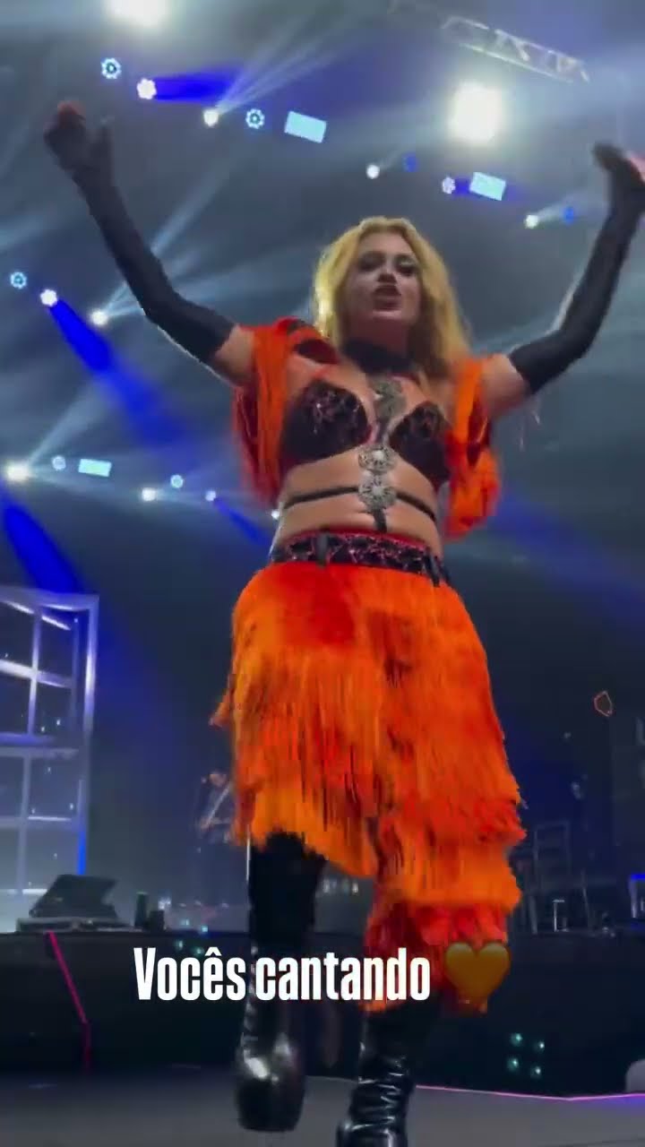 Joelma cantando Eclipse Total em Florianópolis