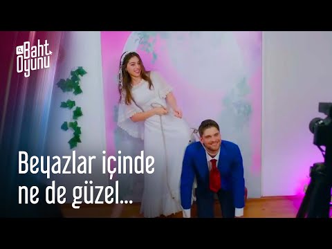 Video: Dışarıda Yağmur Yağıyorsa Yeni Evliler Için Bir Fotoğraf çekimi Nerede Düzenlenir?