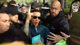 Nacho Pop habló con Daddy Yankee frente a su hotel.