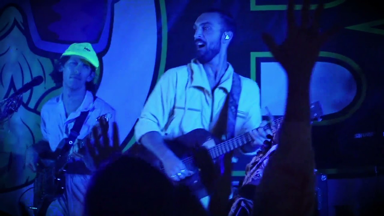 MAGIC GIANT SHAKE ME UP - DAX & KATIE'S WEDDING DUNEDIN 10/09/2021