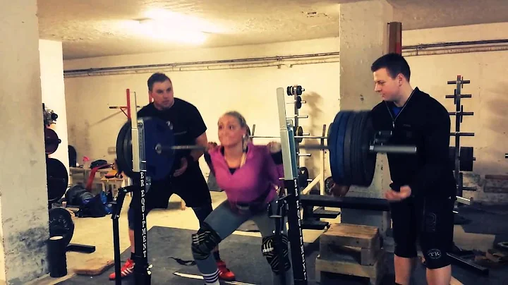 375 lbs x 4 Raw w.Wraps Squat - Marte Elverum