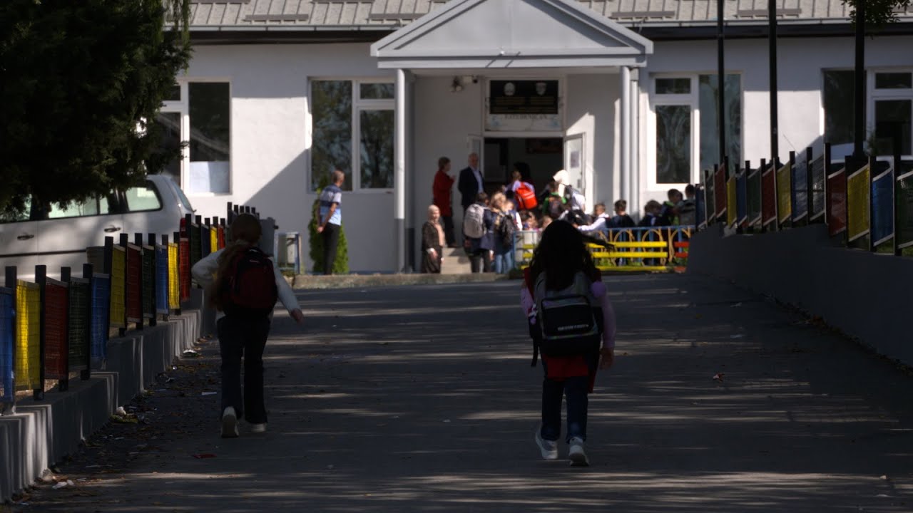 Долг пат за учениците од Студеничани до образование