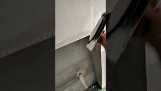 Painter Applying putty #painter #shorts #walldecor #construction #renovation