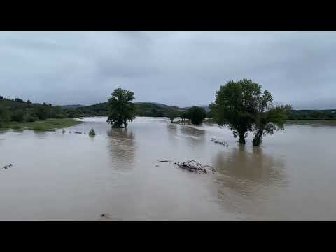 Maltempo Toscana, il fiume Cecina esonda nei campi