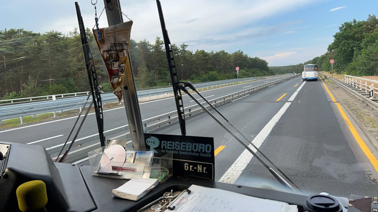 Ikarus 250 und Fleischer Bus auf der Autobahn nach Berlin