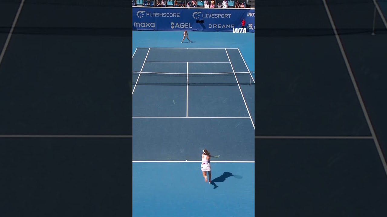 A first career WTA Tour final for Daria Snigur. She defeats Valentova to advance in Prague! 👏