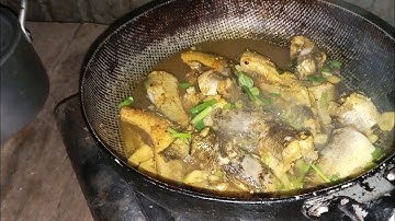 cá lóc kho nghệ chấm rau sống làm bữa cơm đơn giản mà ngon