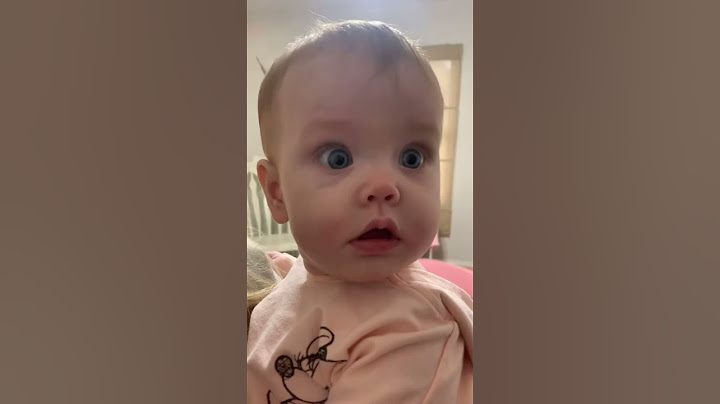 The baby seems not to be used to his father’s new look😂#funnyvideo #foryou #funnybaby #babyvideos