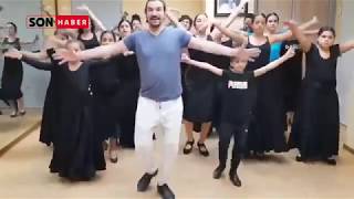 Erik Dalı Müziği Eşliğinde Flamenko Dansı Yapan İspanyollar