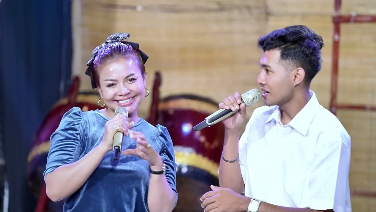 ផ្កាក្រវ៉ាន់ ច្រៀងៈ ខាត់ សុឃីម និង ភឿន សុភាព