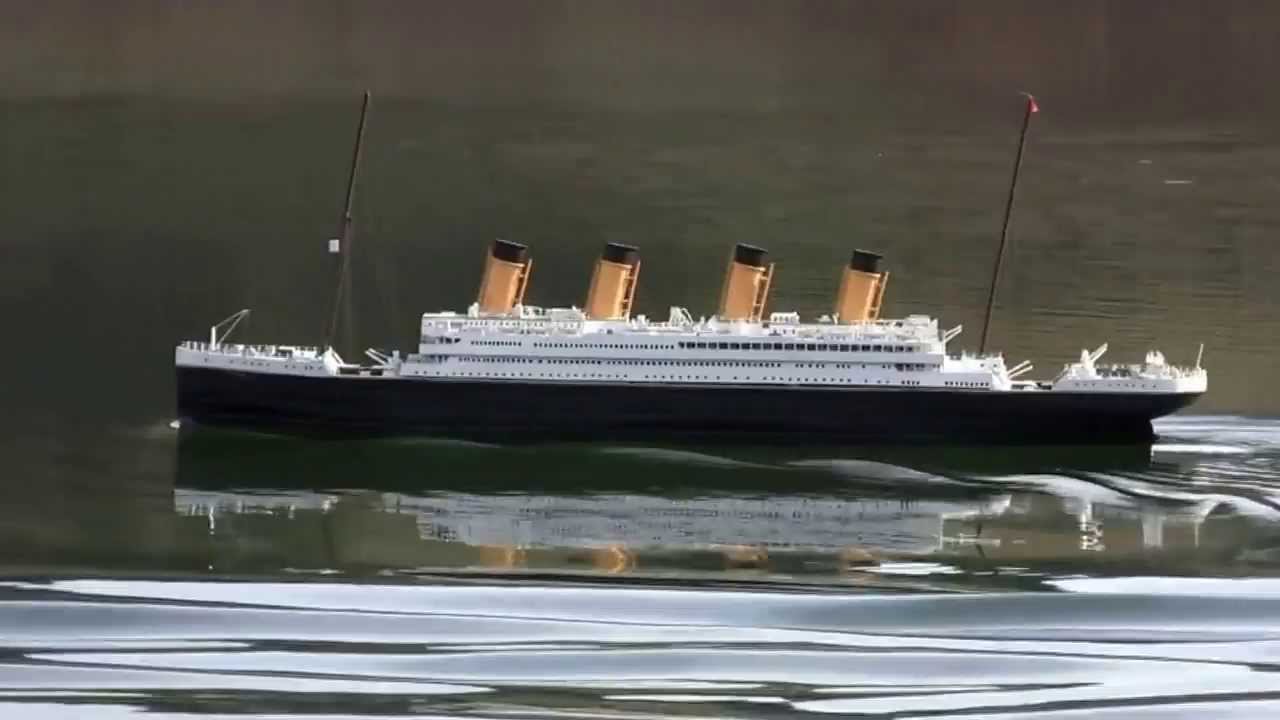 タイタニック　ラジコン 1/230スケール タイタニック号 航行シーン - YouTube