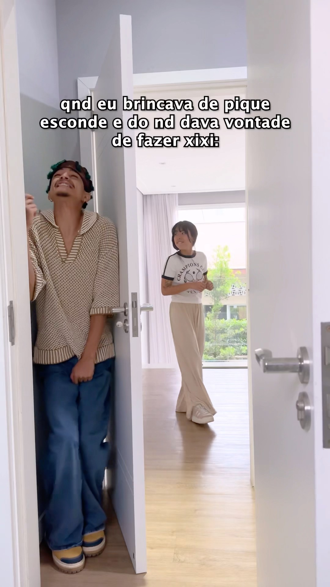 QUANDO VOCÊ BRINCA DE PIQUE ESCONDE