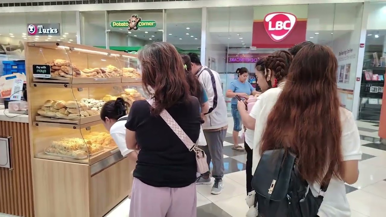 Masasarap lahat ang mga tinapay dito sa Bulawan panaderia mga kababayan! 