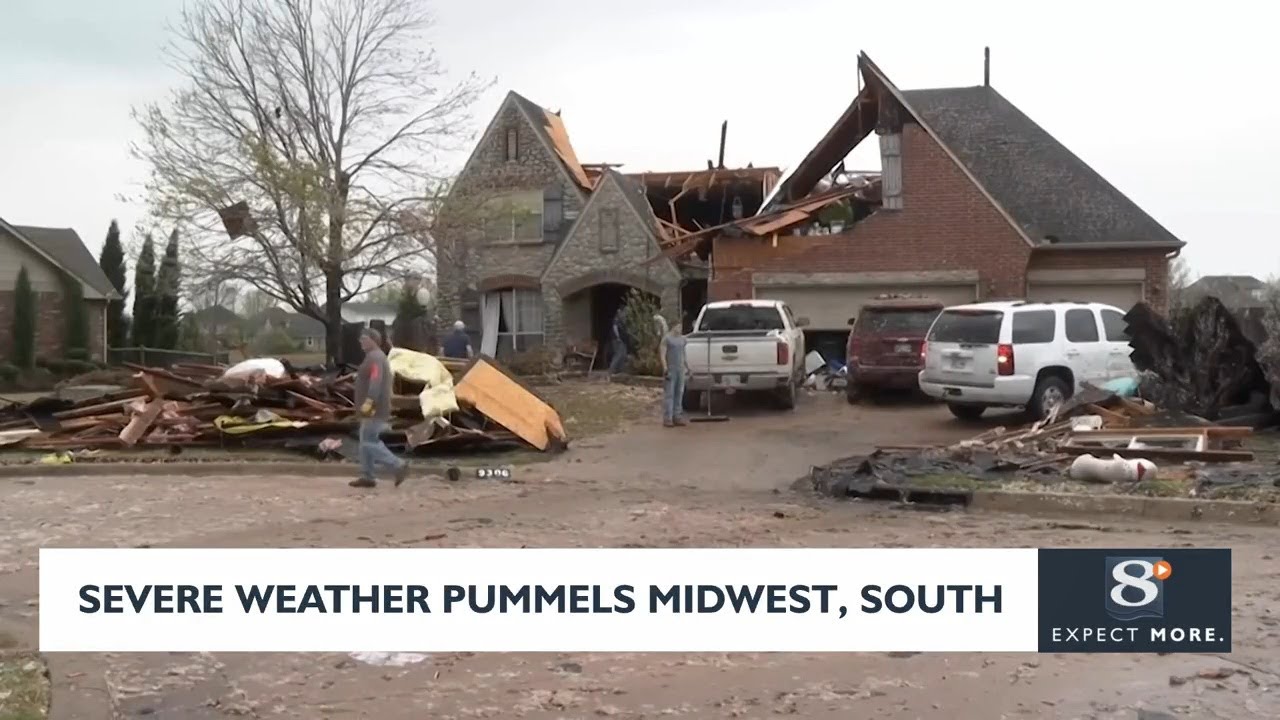 Severe weather pummels the south - YouTube