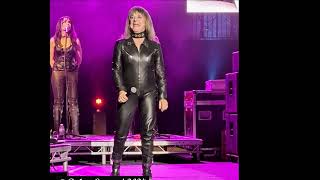 Watch Suzi Quatro Dancing In The Wind video