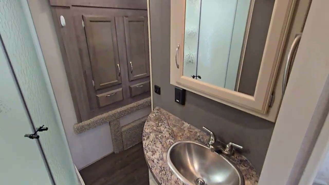 2019 winnebago Minnie 27rlts