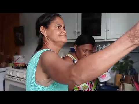 Nancy por lo menos se gana la comida en casa de Antonio haciendo oficios