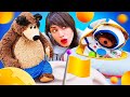 Çocuk videoları - Ümit ve Oyuncak Koca Ayı, bahçede Astro Ayıcık için iniş yeri yapıyor.