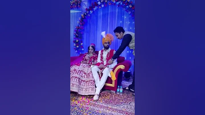 Gifted a condom on stage at friends wedding 😂 - DayDayNews