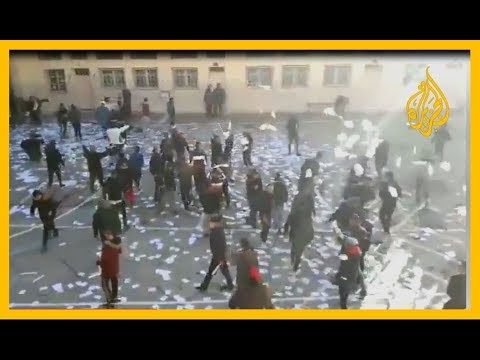 🇩🇿 شاهد| مواطنون جزائريون يقتحمون مراكز الاقتراع ويمزقون بطاقات الانتخاب