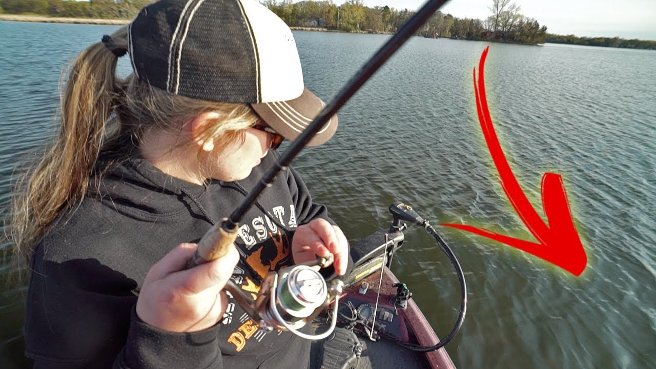 GIRL FIGHTS GIANT FISH! (Ultra Light Line)