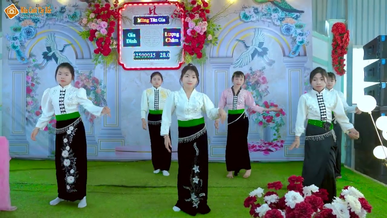 ĐỘI MÚA GIA ĐÌNH MÚA MỪNG LƯỢNG CHĂM BẢN LỌNG LẦU NẬM LẦU SƠN LA 2