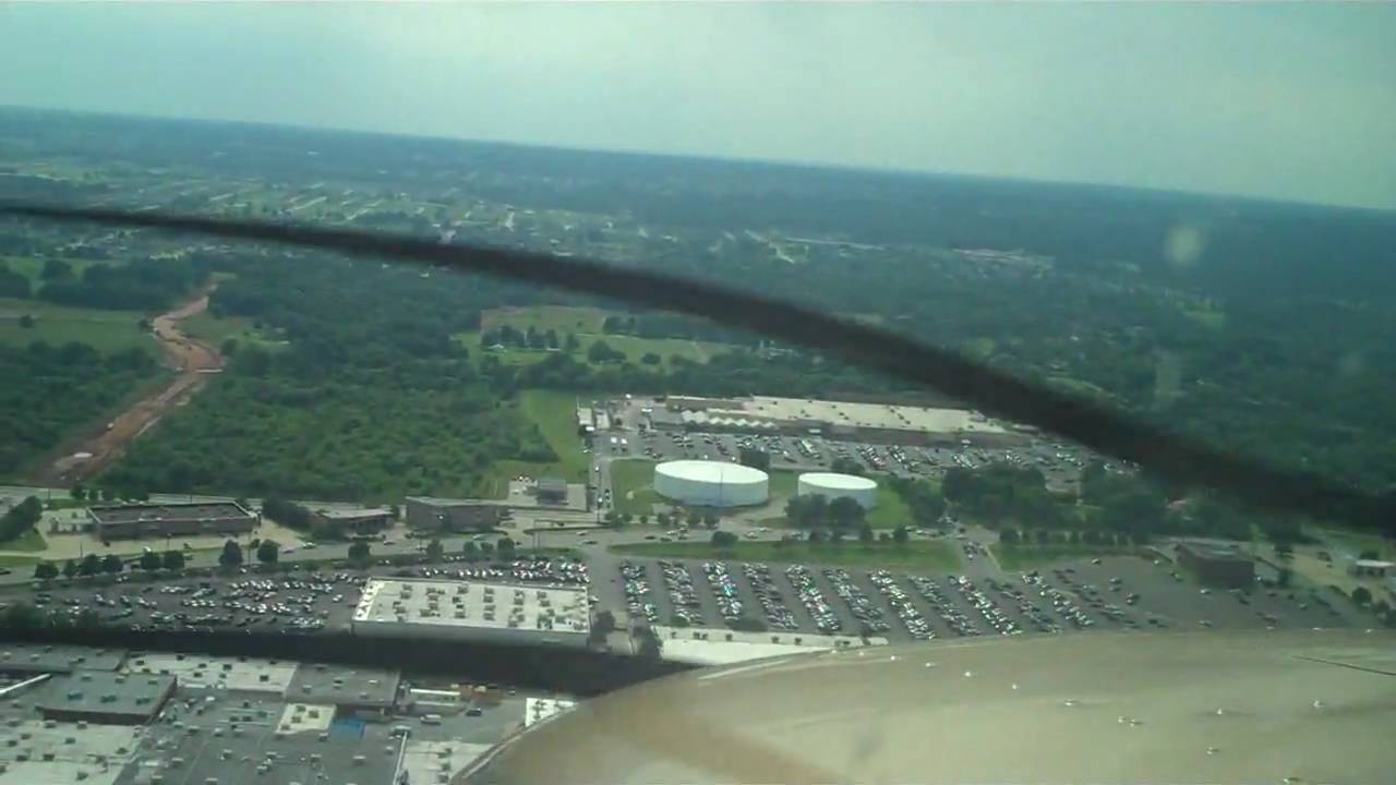 Approach in Bentonville, AR KVBT, bad landing and taxiing