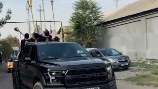 Super wedding procession in Uzbekistan — Супер свадебный кортеж в Узбекистане