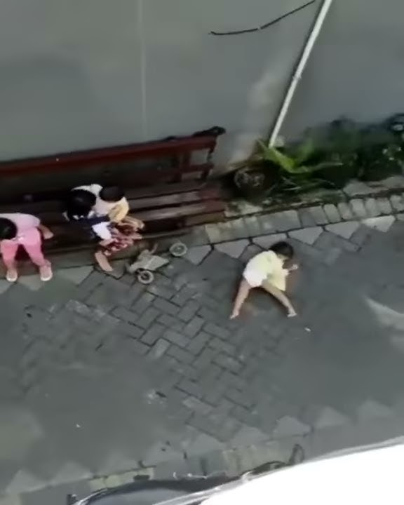 Viral!!! Balita dianiaya topeng monyet di daerah tanjung sari,Surabaya barat