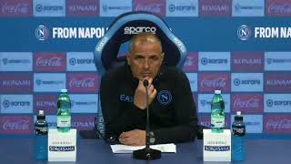 Calzona in conferenza stampa 🎙️ Attacca la squadra prima di Napoli-Roma!