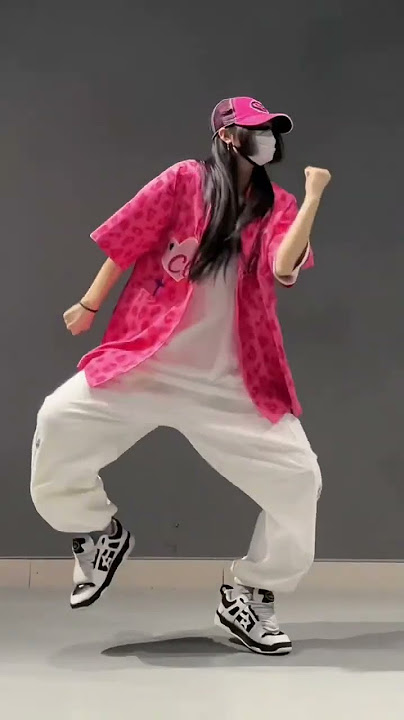 Dancing can forget worries and be happy forever，hiphop dance Alexander A