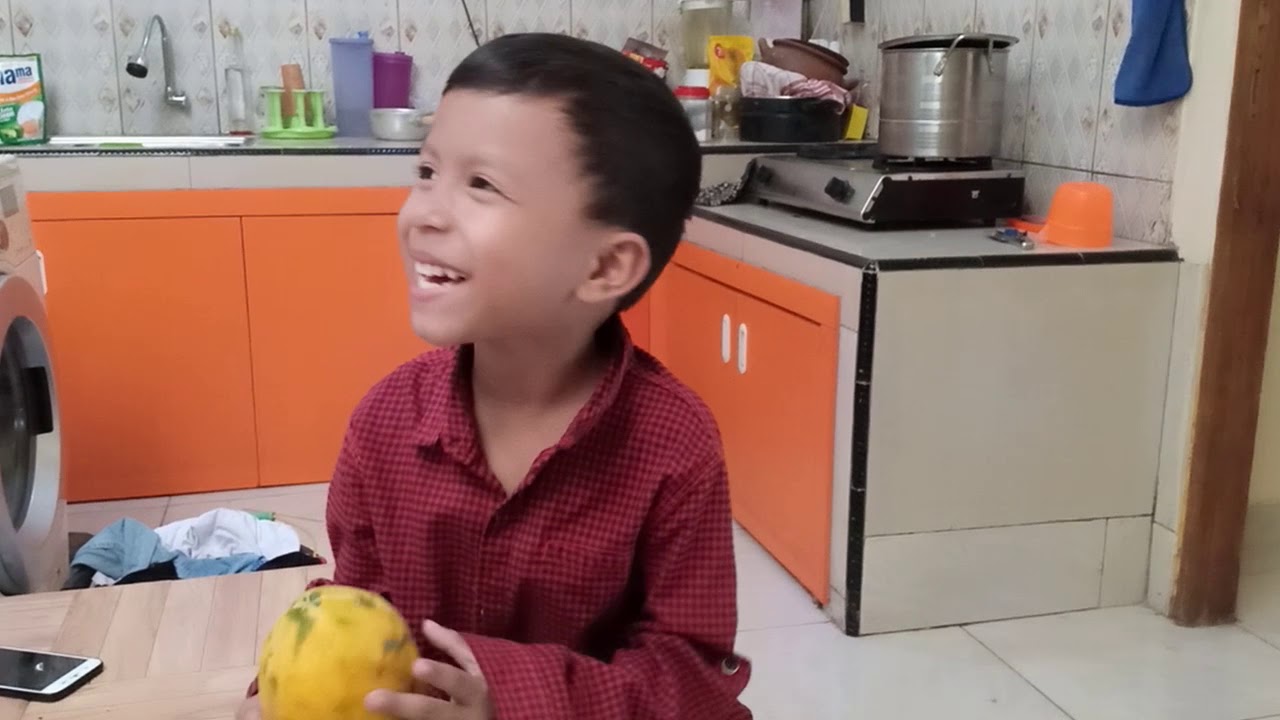 Mau makan buah-buahan 