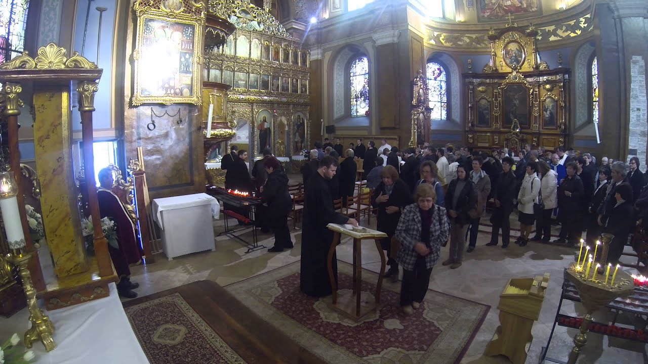 Paraklisz Máriapócson a hazatért kegykép előtt