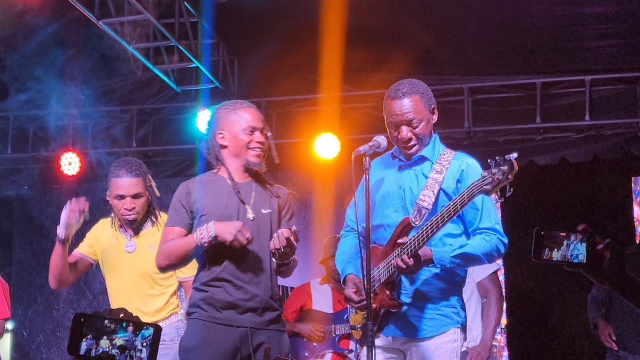 Andy Muridzo Surprising Alick Macheso on Stage Live Charakupa Song 