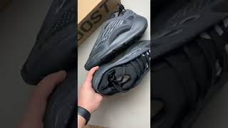 Adidas yeezy boost 700v3