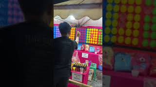 BERBURU HADIAH PASAR MALAM DART BALON