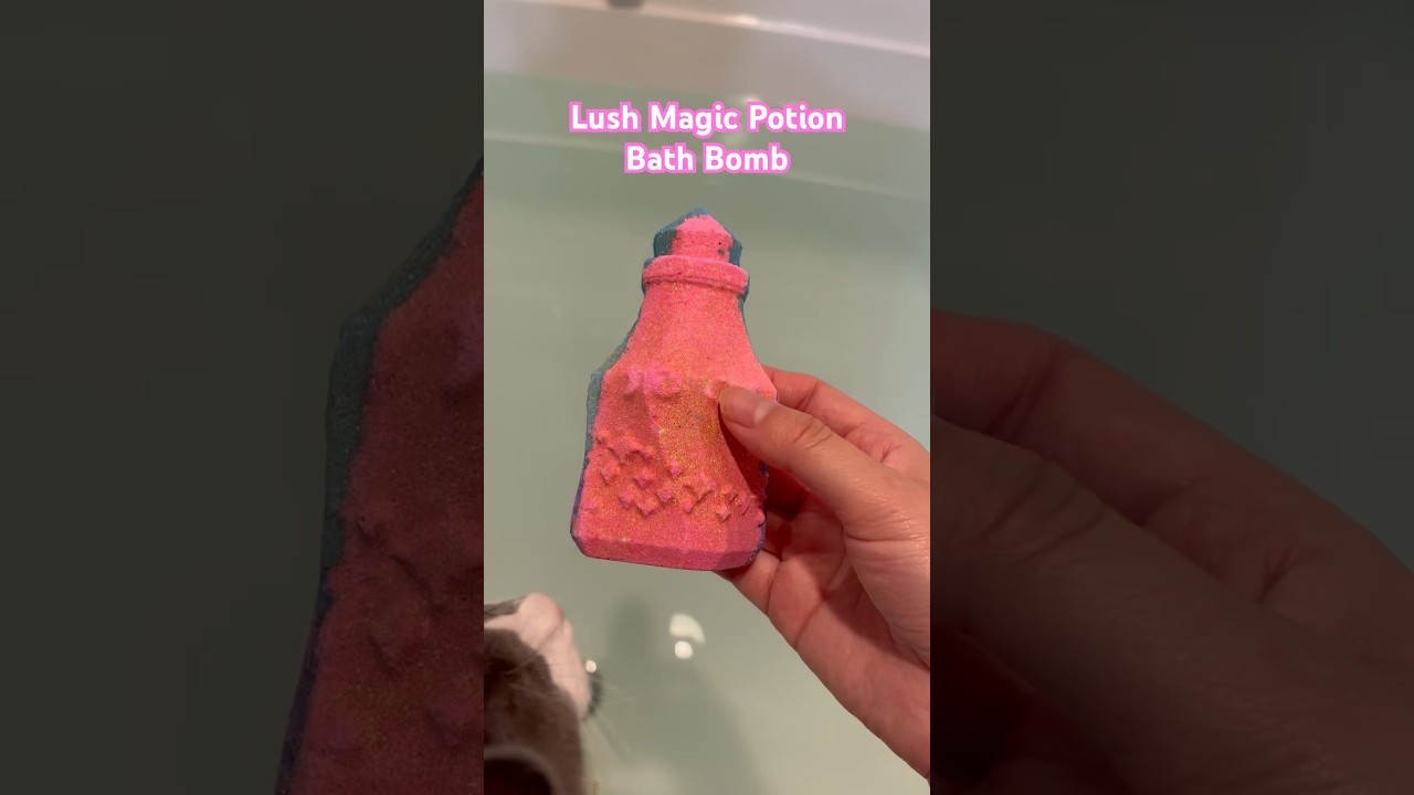 Lush Magic Potion Bath Bomb 