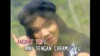 ANGKAT TOPI by YUS YUNUS