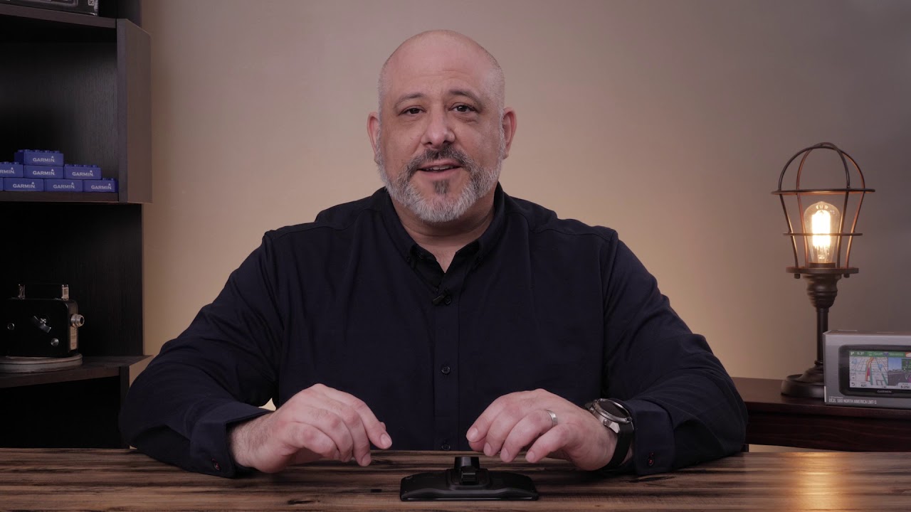 Support: Inserting a microSD™ Card on a Garmin DriveAssist™