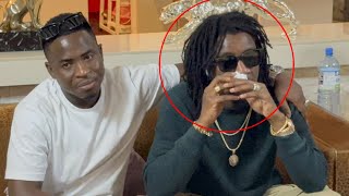 Wally Seck verse de chaudes larmes dans les bras de Sidy Diop chez lui après témoignage de son…