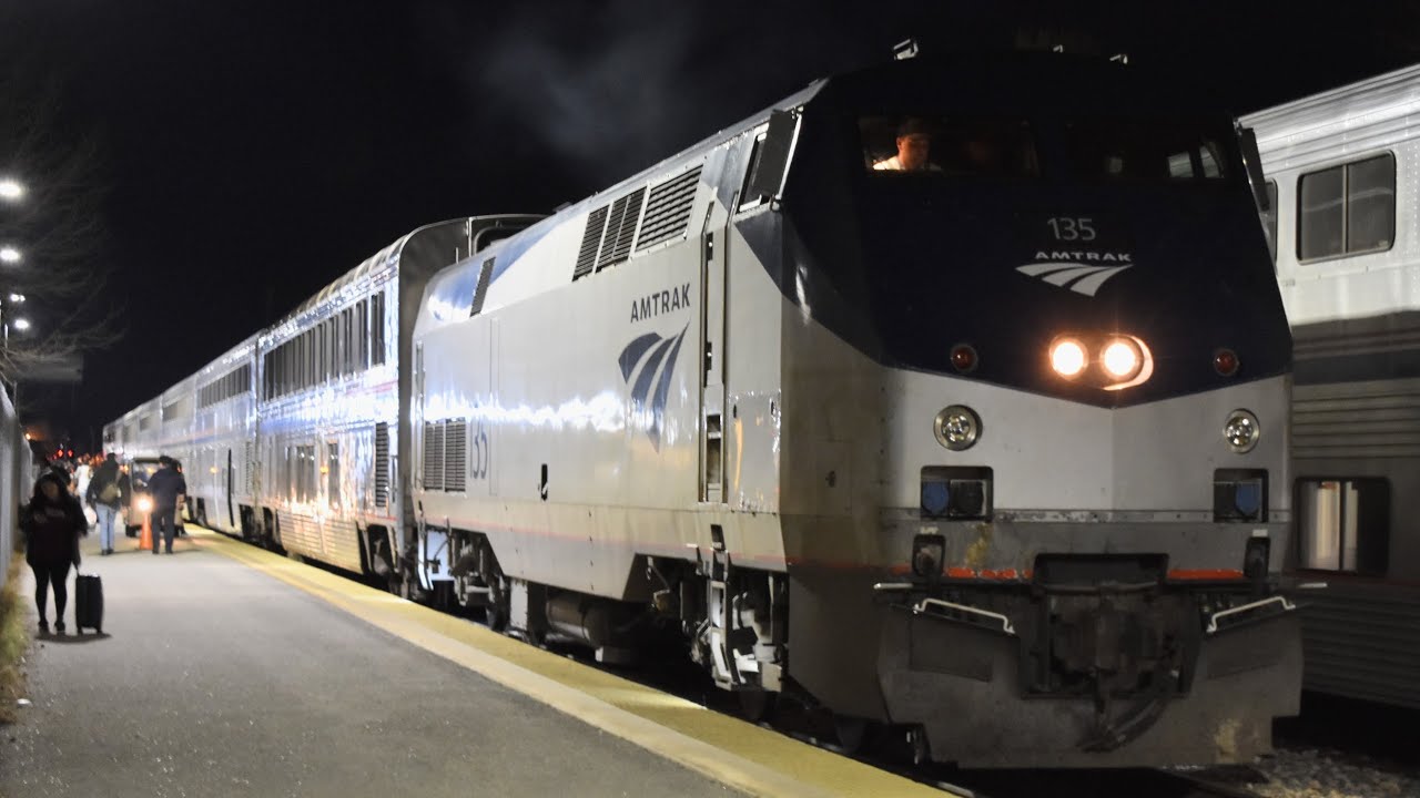 Amtrak 59 the City of New Orleans does a crew swap at Carbondale IL