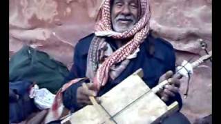 اشرح لها     سمعها