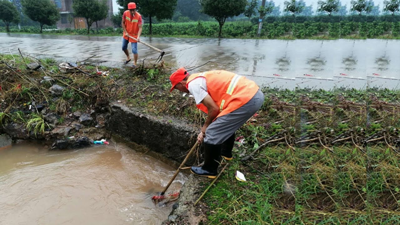 Clearing Debris Blocked Drains to Rescue Flooded Areas! - YouTube