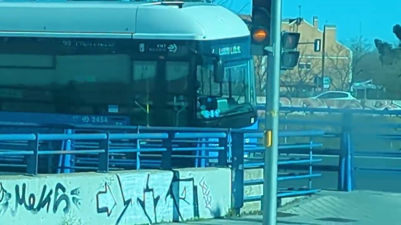 Here is the Emt bus 2454 on the number 77 in Canillejas Tuesday 6 January 2026