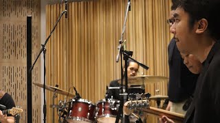 Download lagu Esok 'kan Masih Ada - Utha Likumahuwa | GUIFI