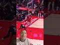 Qué donqueo el del novato de San Antonio. Se elevó con decisión y terminó la jugada 📺🏀