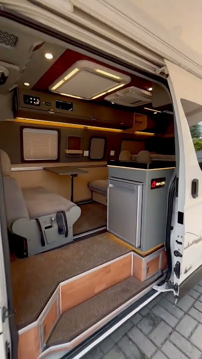 kalo punya mobil kaya gini kira kira mau kamu bawa kemana? #motorhome #bazeluxurybus #hiacecommuter