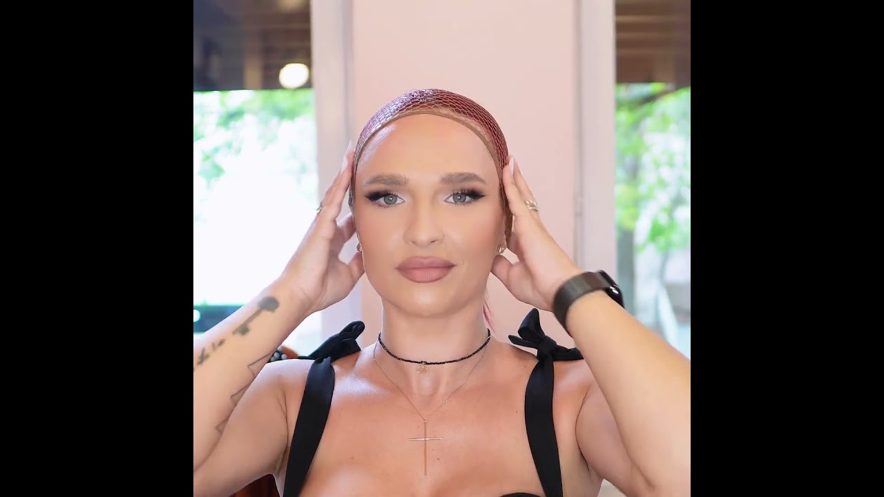 Cum montezi rapid și ușor o peruca X Monica Radu