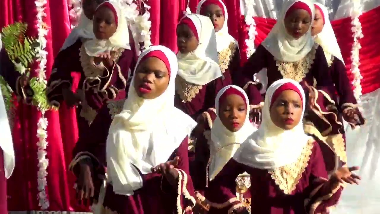 {AQAZ LADYS} QADIRI washangaa  kinara cha AT'AIFU  Tizama watoto wakicheza kama wahindi hii ni hatar